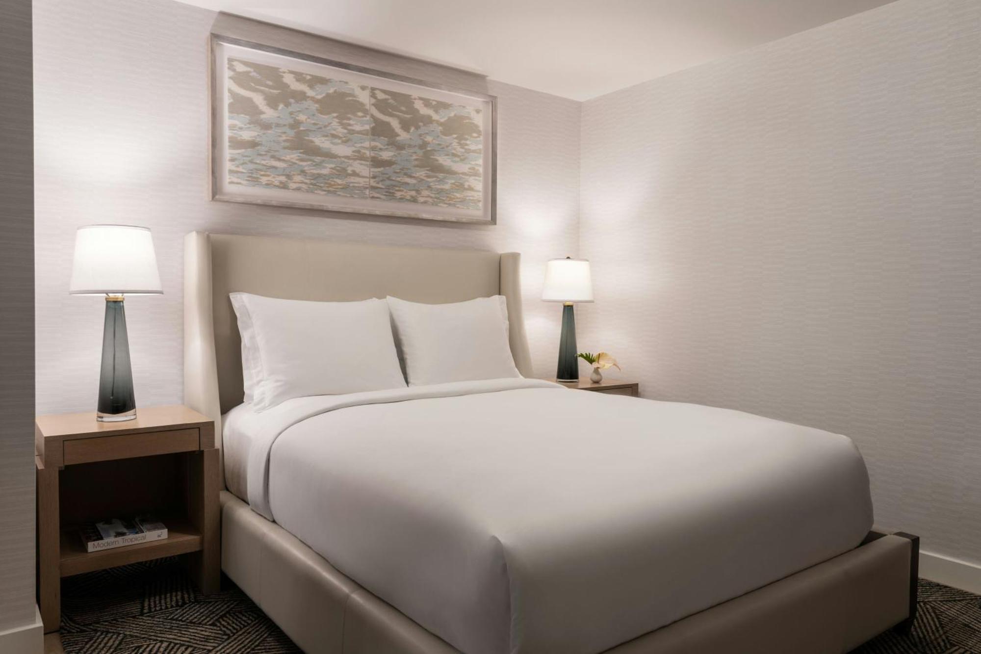 The Ritz-Carlton Residences, Waikiki Beach Hotel Гонолулу Экстерьер фото